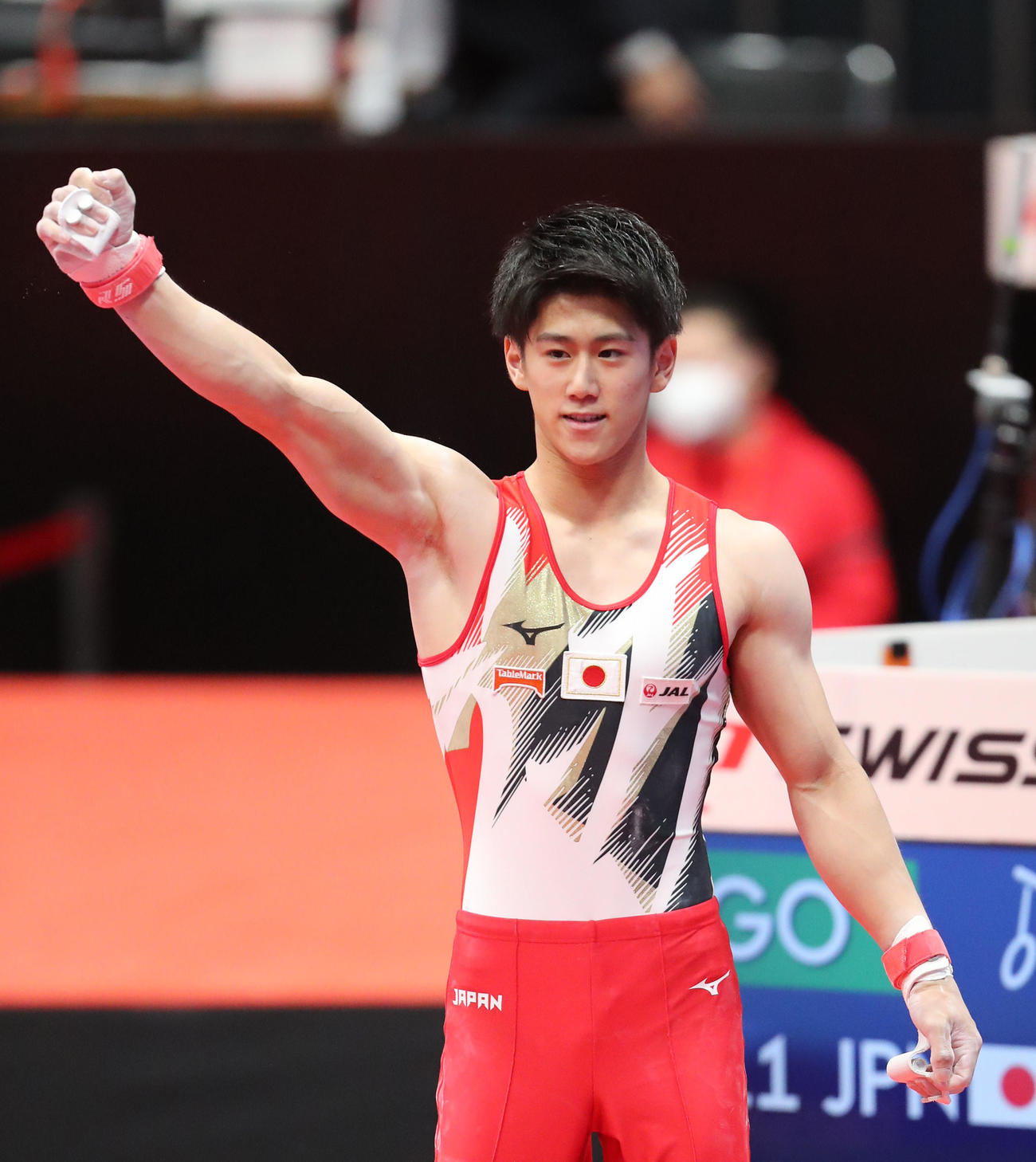 男子予選　つり輪の演技を終えた橋本大輝はガッツポーズ（撮影・梅根麻紀）