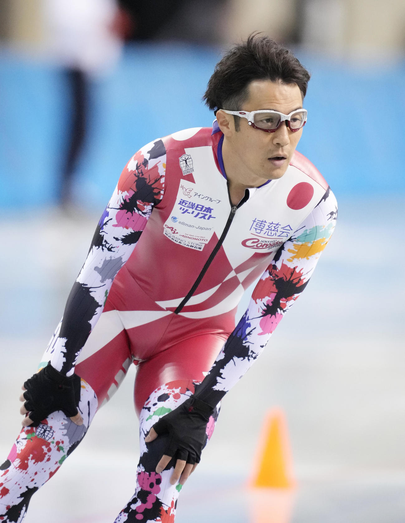 全日本スピードスケート距離別選手権大会の公式練習に参加し調整する加藤（撮影・菅敏）