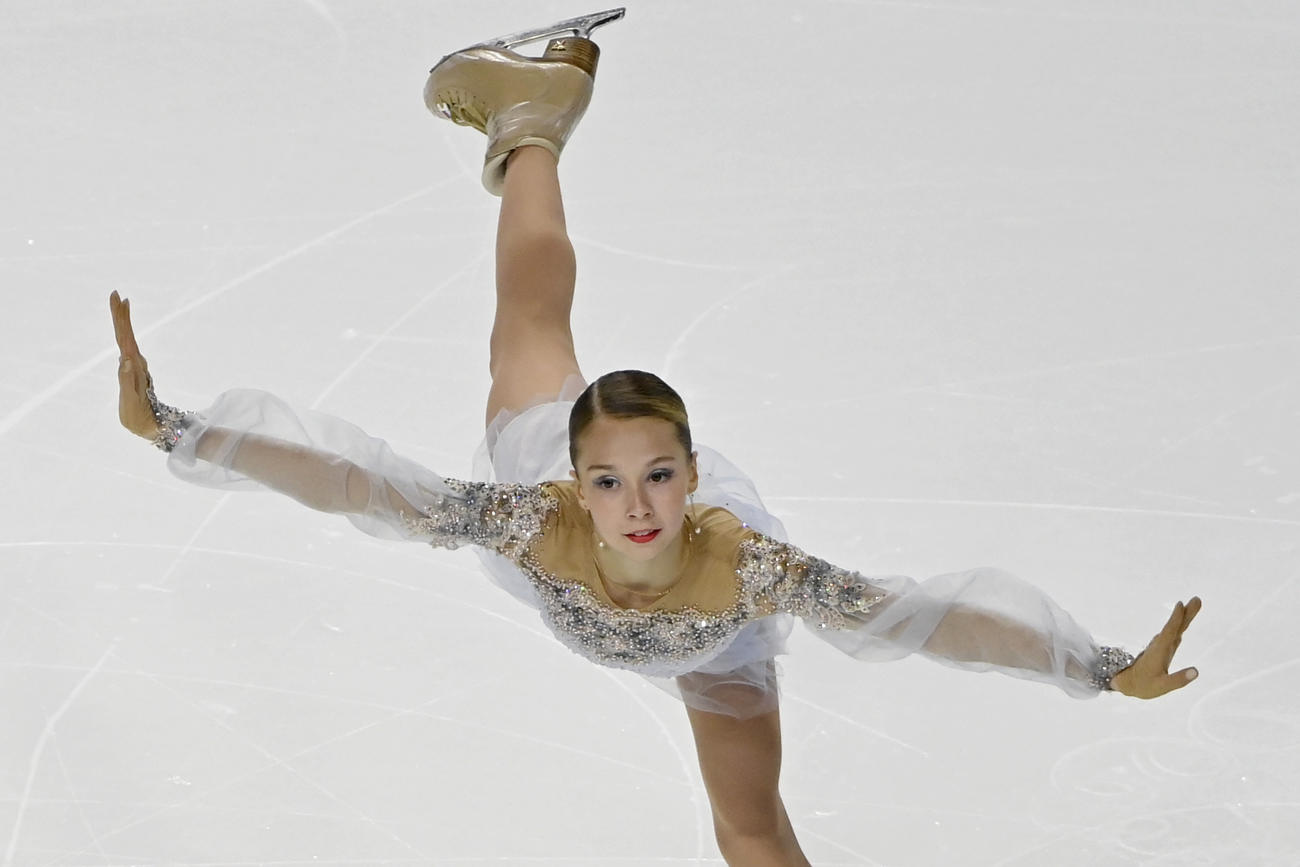 女子SPで演技を披露するロシアのクセニア・シニツィナ（AP）