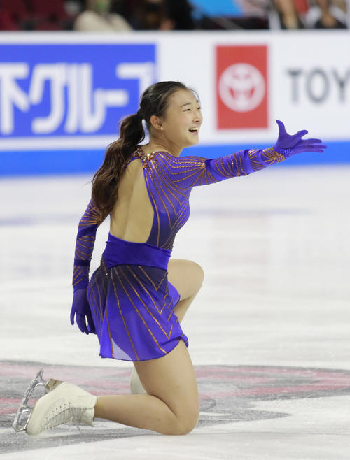 女子フリー　演技する坂本花織（AP）