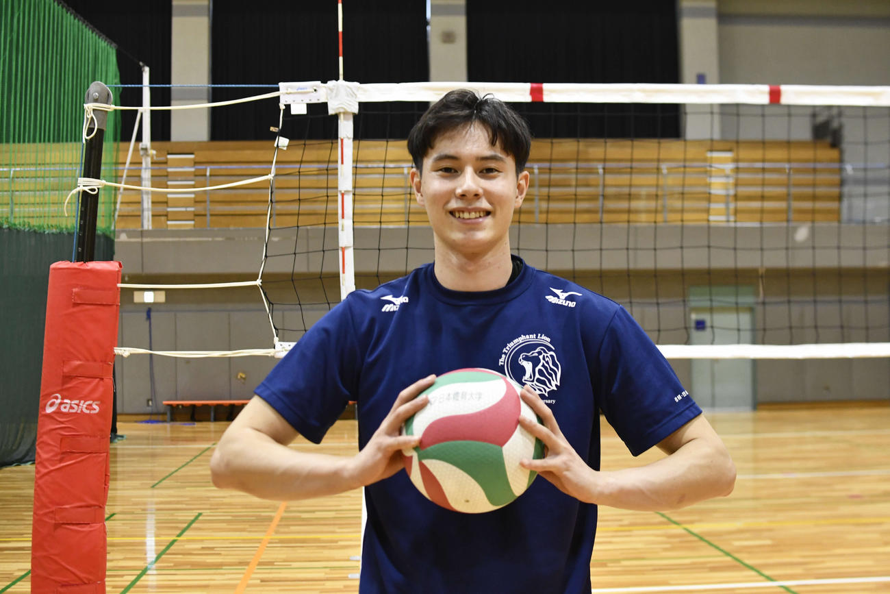 「コートでプレーする姿を通じて代表での経験を伝えてたい」と話す高橋藍（撮影・平山連）
