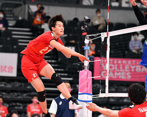 マジ顔 吠え顔 笑顔 バレー界の新星 高橋藍がいっぱ い写真特集 スポーツライブ速報まとめ写真ニュース 日刊スポーツ