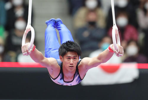 男子個人総合決勝 つり輪の演技を行う橋本大輝(撮影・梅根麻紀)