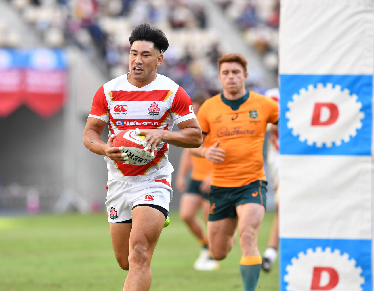 日本代表対オーストラリア代表　後半、独走トライを決める日本代表CTB中村（撮影・岩下翔太）
