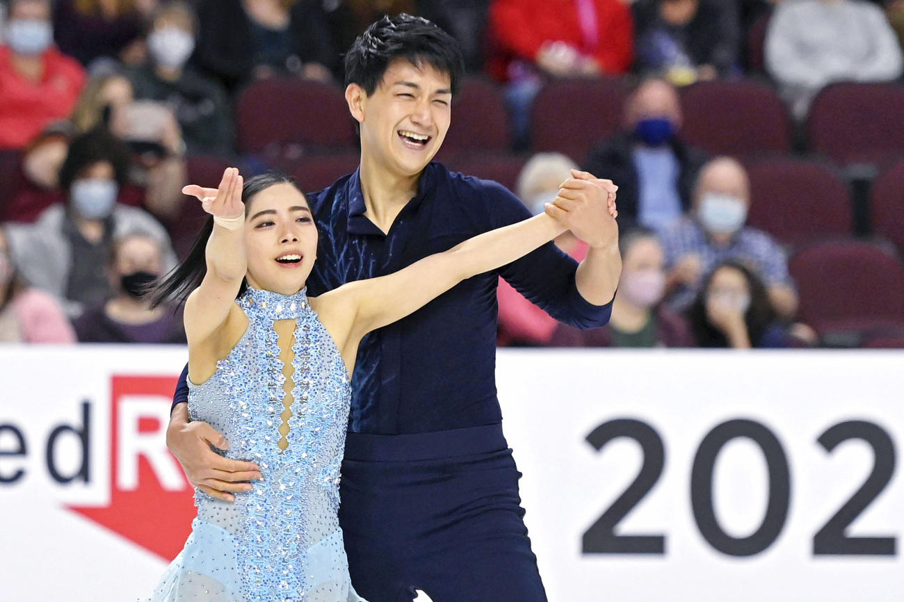 グランプリ（GP）シリーズ第1戦スケートアメリカ　ペアSPに出場した三浦璃来、木原龍一組（AP）
