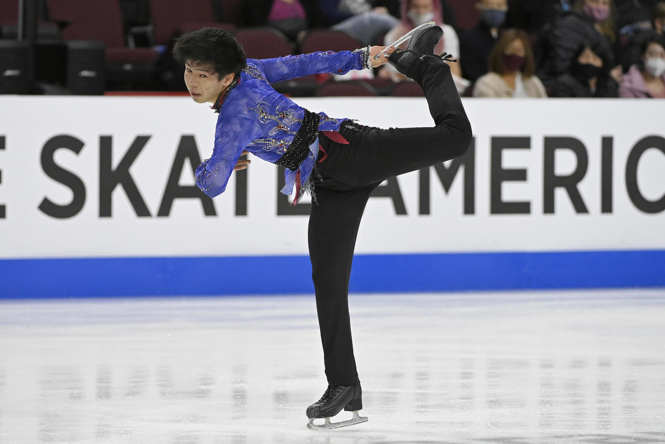 グランプリ（GP）シリーズ第1戦スケートアメリカ　男子SPで演技する佐藤駿（AP）
