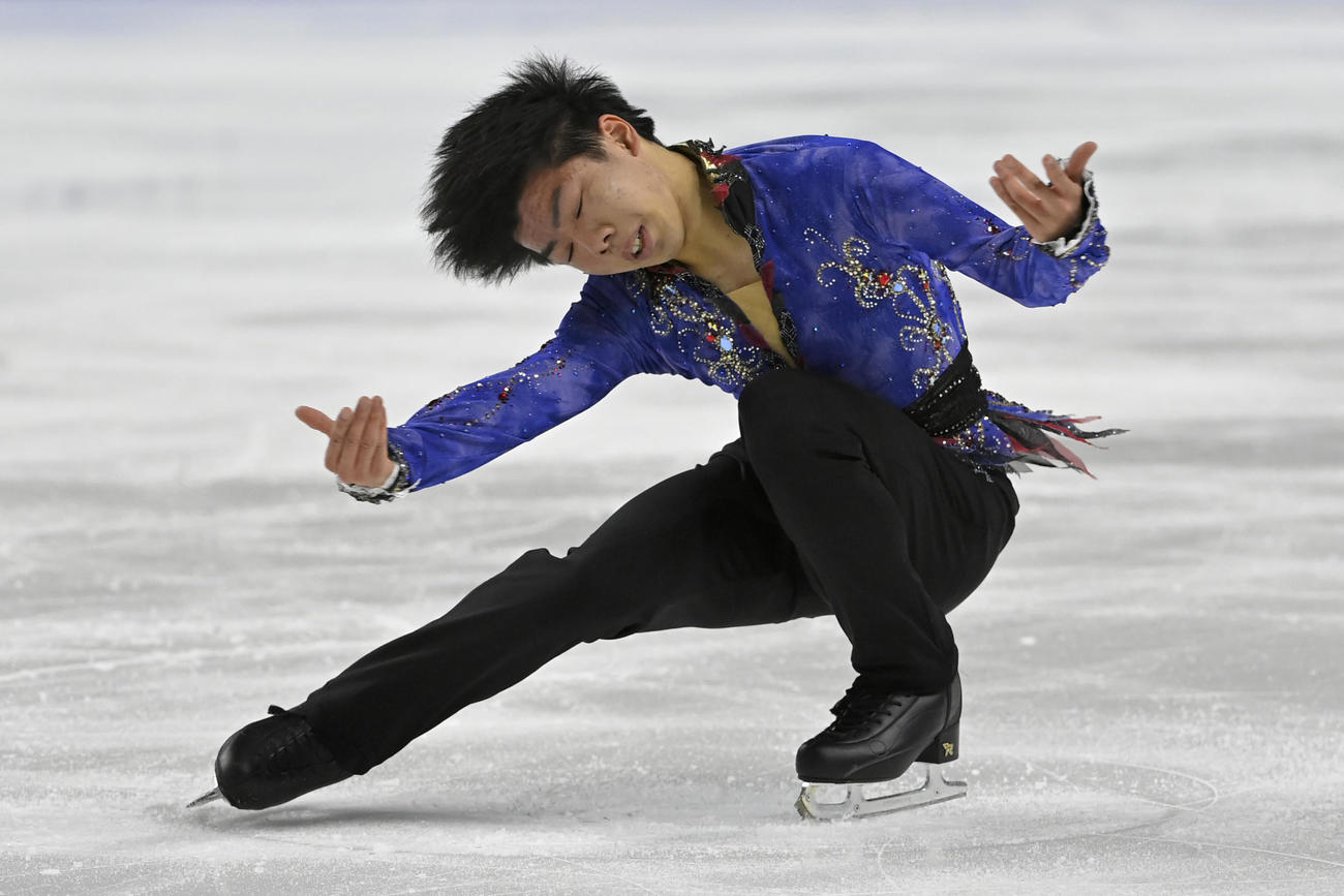 グランプリ（GP）シリーズ第1戦スケートアメリカ　男子SPで演技する佐藤駿（AP）