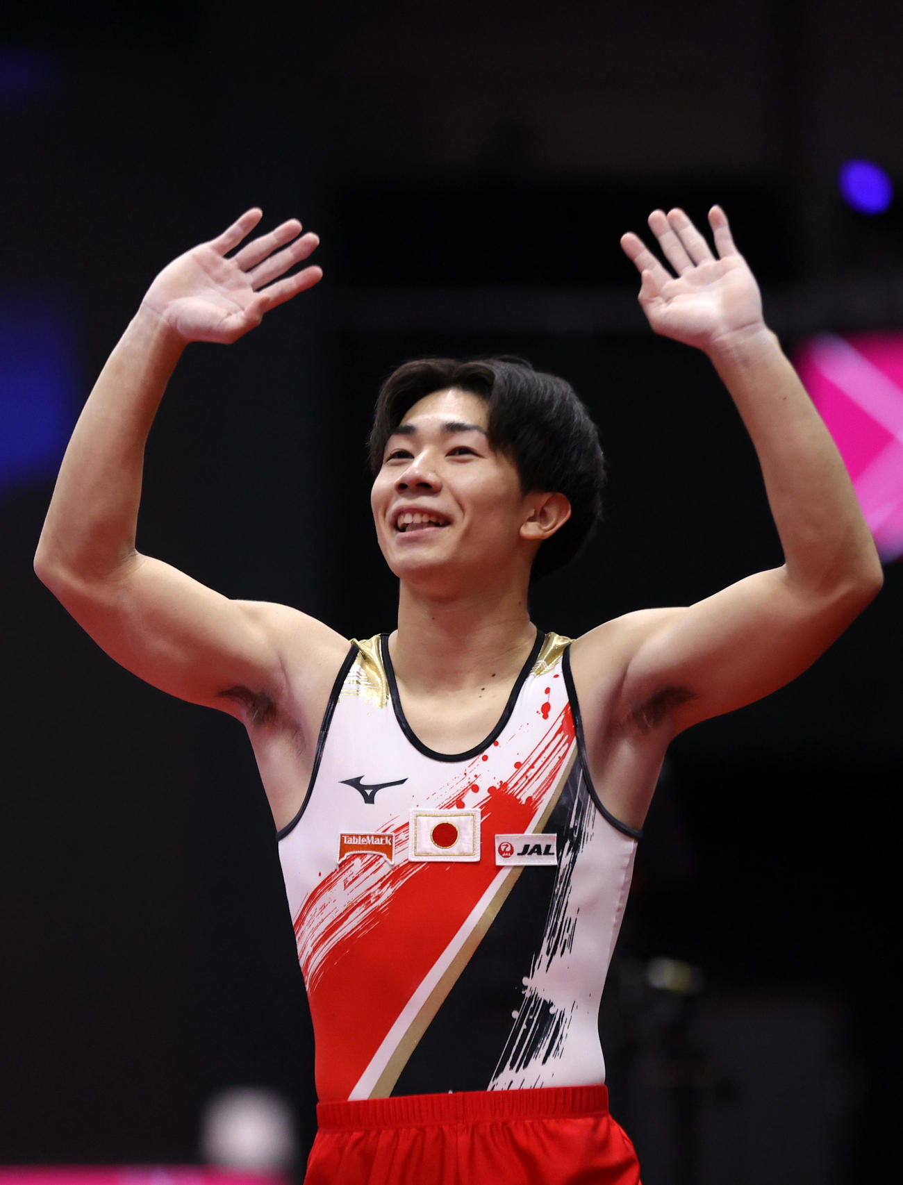 男子種目別決勝　床運動の演技を終え、笑顔を見せる2位の南一輝（代表撮影）