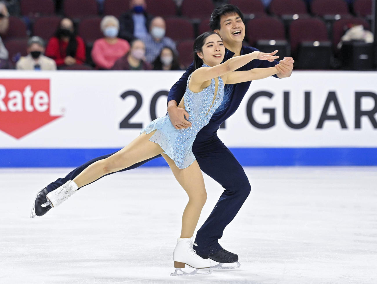 グランプリ（GP）シリーズ第1戦スケートアメリカ　ペアSPで演技する三浦璃来、木原龍一組（AP）
