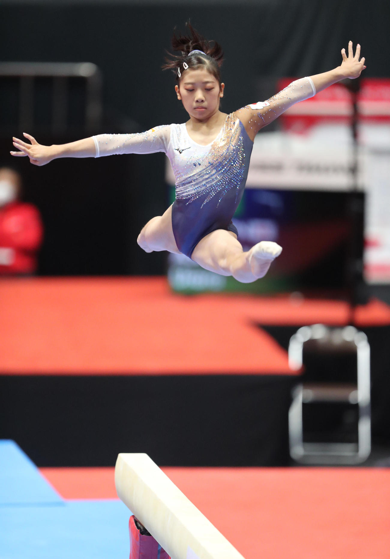 種目別決勝　平均台で演技する芦川うらら（撮影・梅根麻紀）