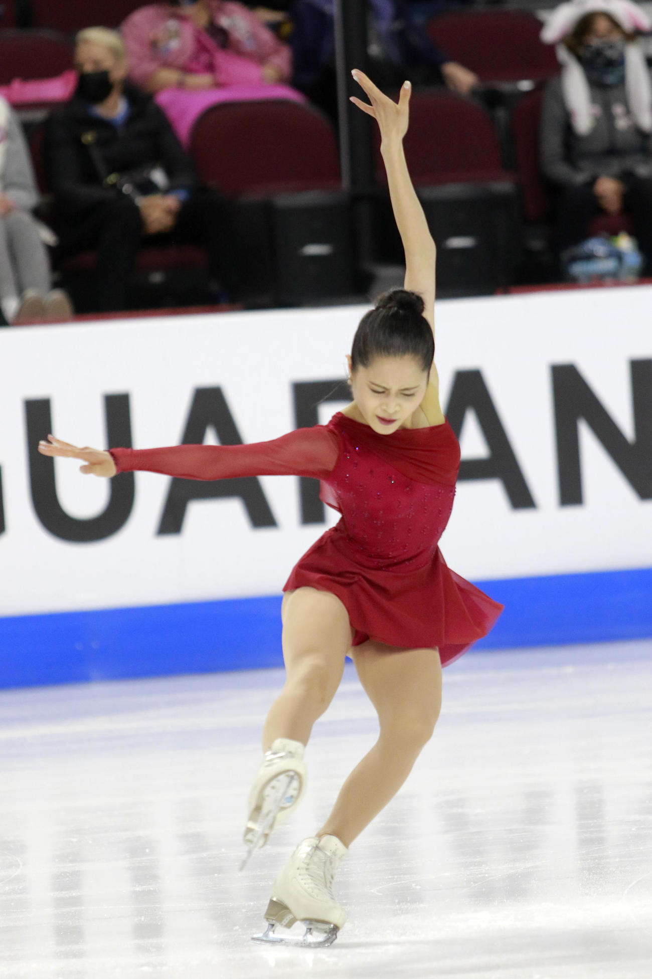 女子フリー　演技する宮原知子（AP）