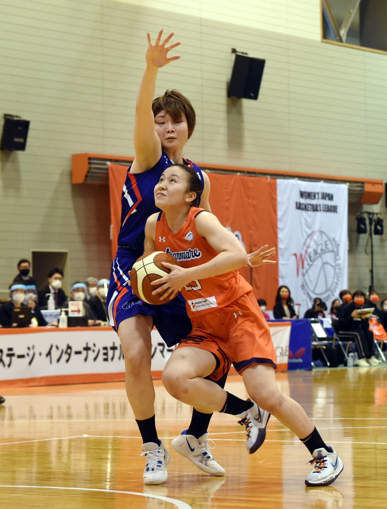 第2Q、シュートを狙うアランマーレ秋田・平松