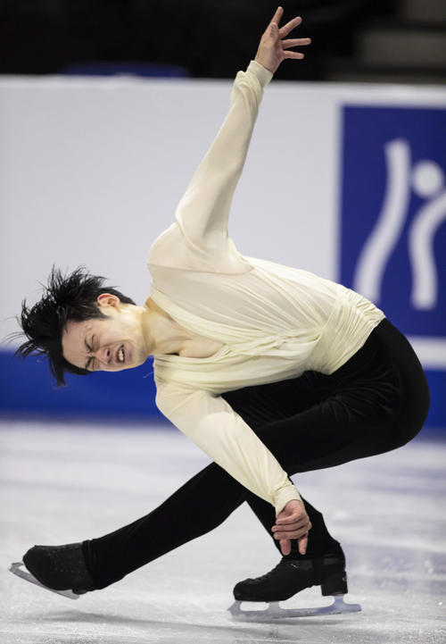 男子フリー 演技する山本草太(AP)