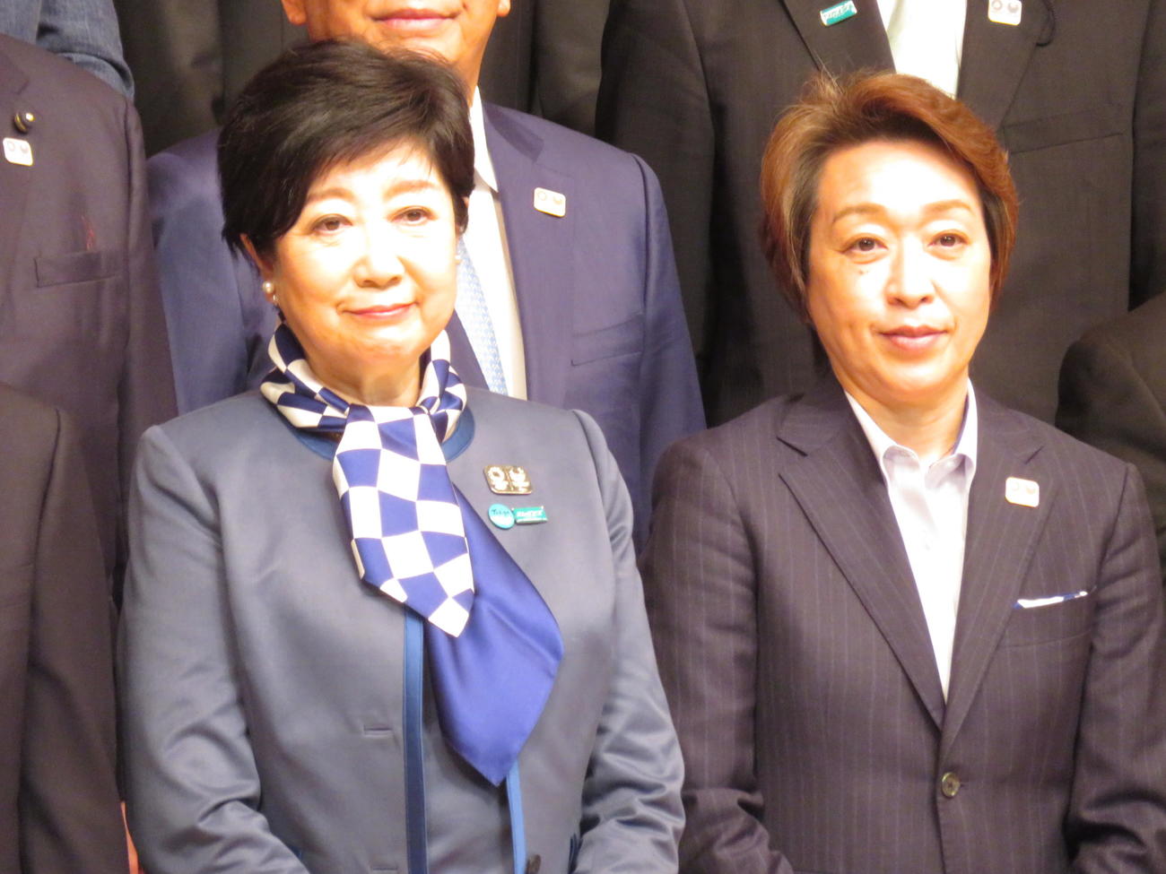 東京都栄誉賞及び都民スポーツ大賞表彰式出席した左から東京都の小池百合子知事と東京オリンピック・パラリンピック組織委員会の橋本聖子会長（撮影・近藤由美子）
