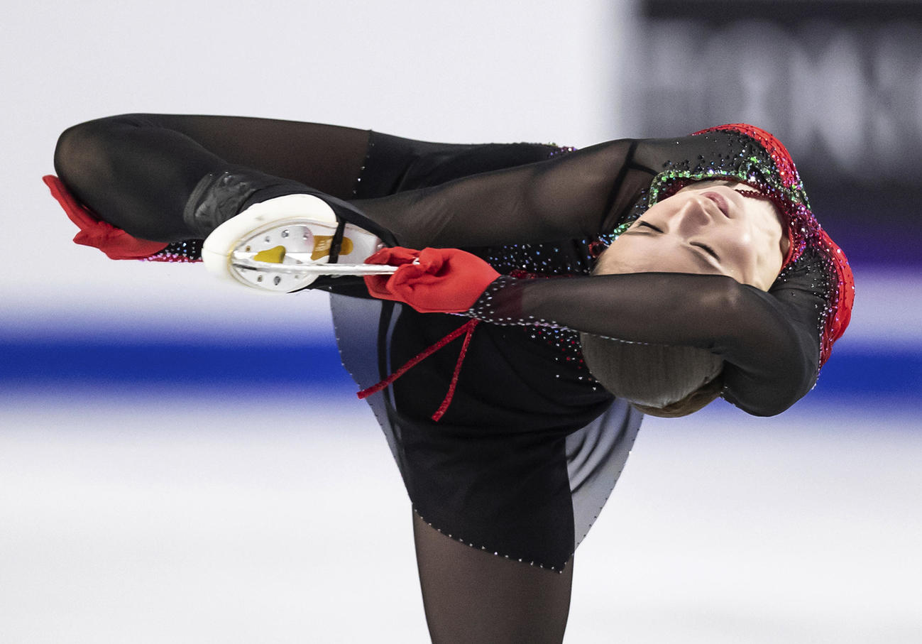 女子フリー　演技するワリエワ（AP）