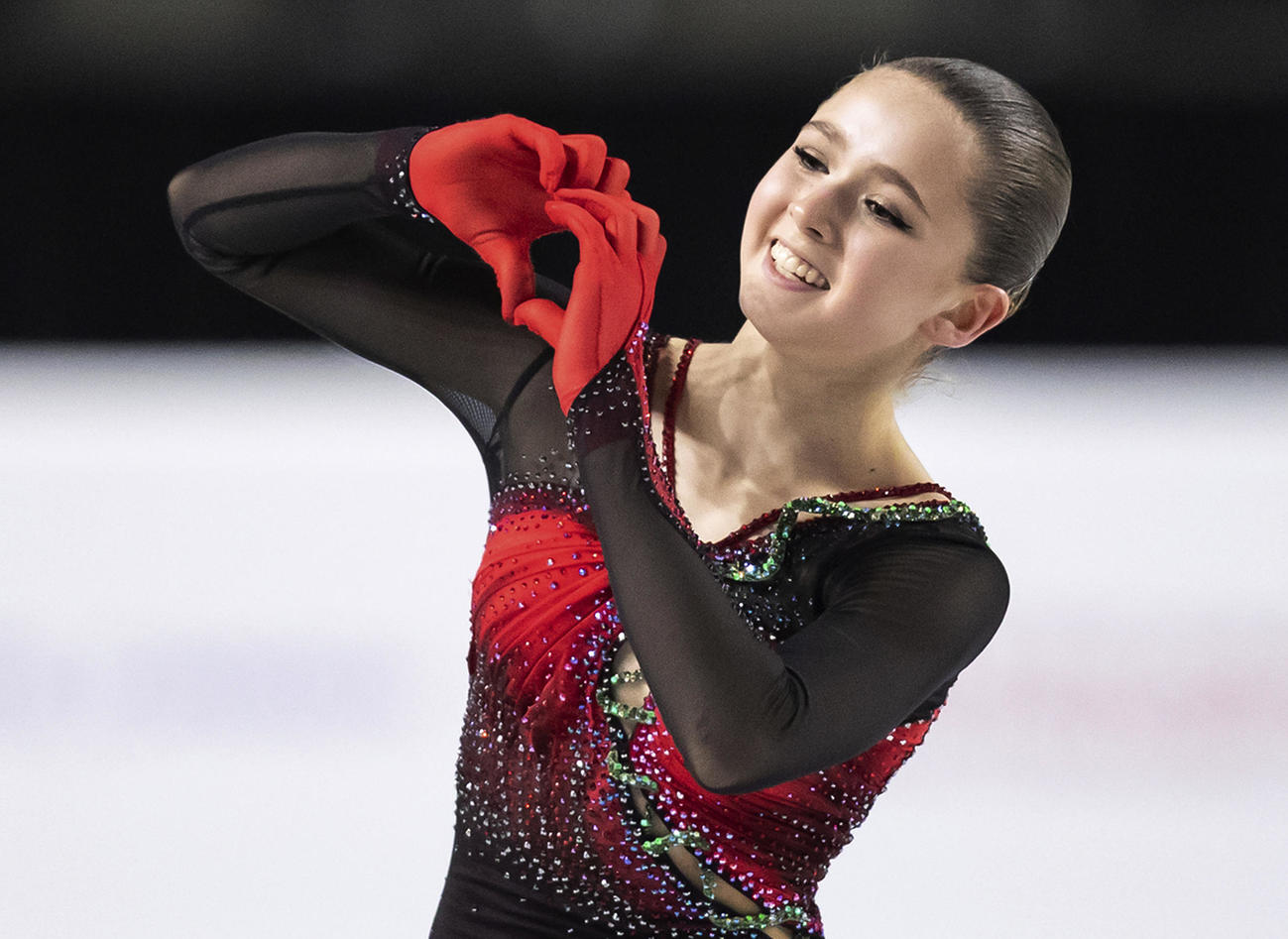 女子フリー　演技を終えたワリエワ（AP）