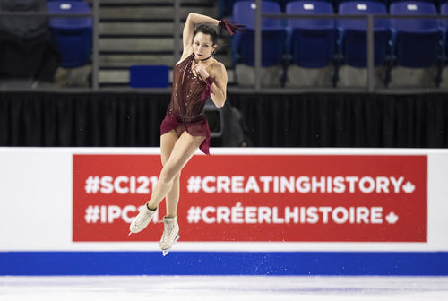 GPスケートカナダ女子SP　演技するトゥクタミシェワ（AP）