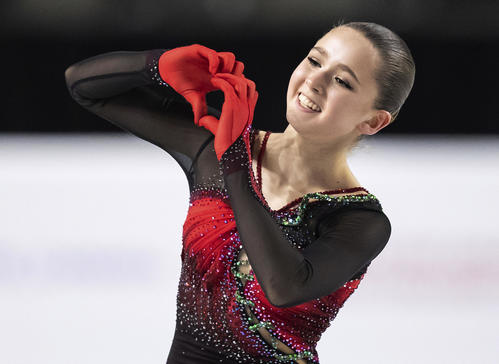女子フリー　演技を終えたワリエワ（AP）