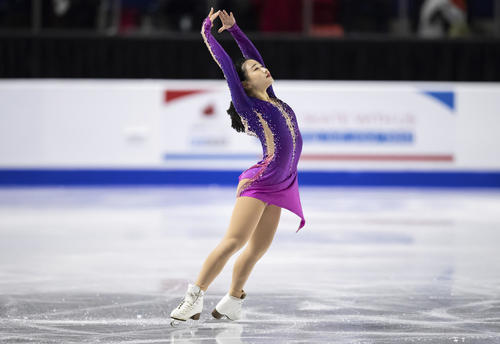女子フリー　演技する河辺愛菜（AP）