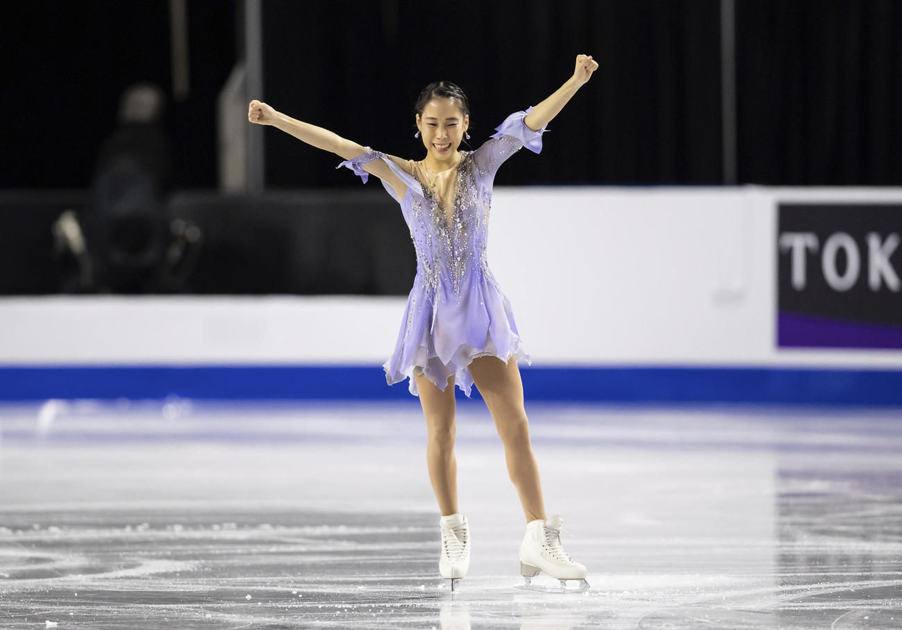 第2戦スケートカナダ女子SP　演技を終えガッツポーズする三原舞依（AP）