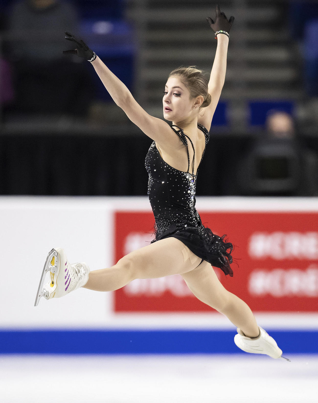 GPスケートカナダ女子SP　演技するコストルナヤ（AP）