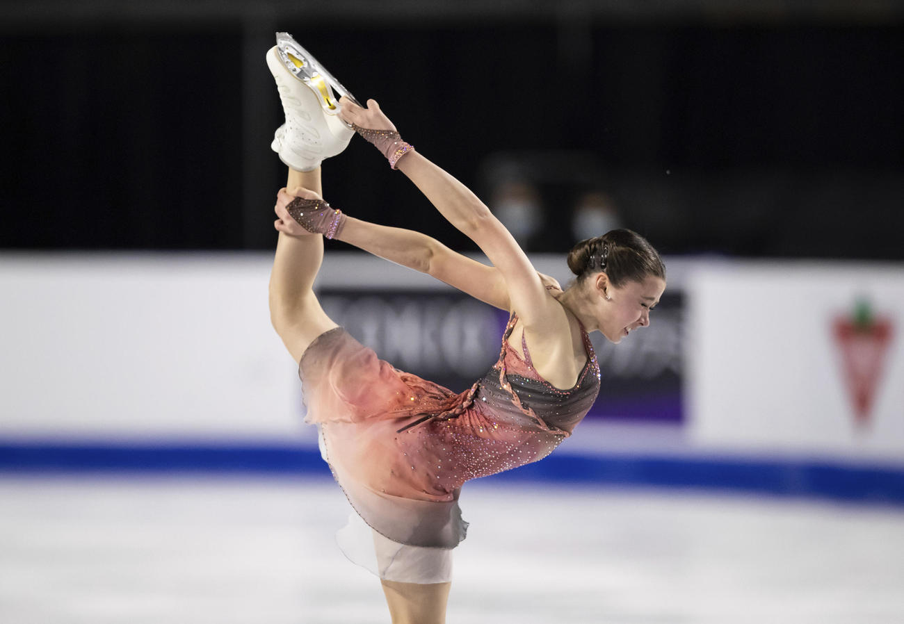 GPスケートカナダ女子SP　演技するワリエワ（AP）