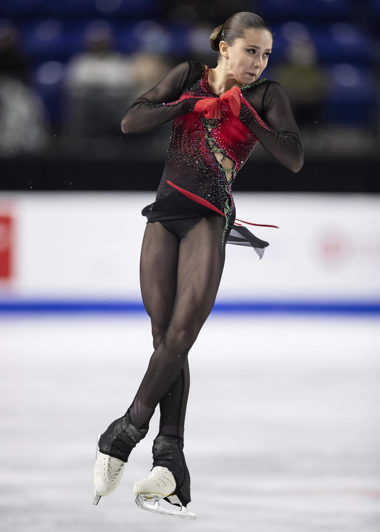 女子フリー　演技するワリエワ（AP）