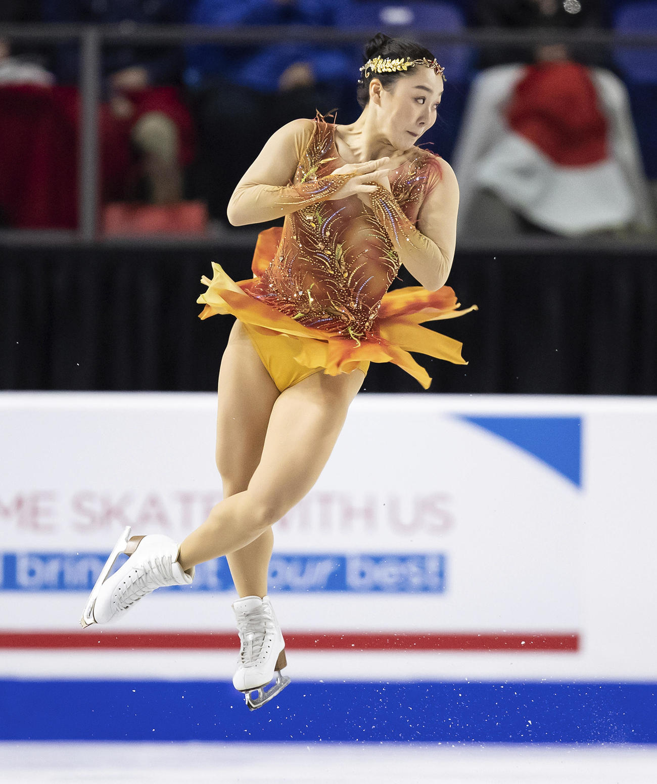 ジャンプの演技を披露する樋口新葉（AP）