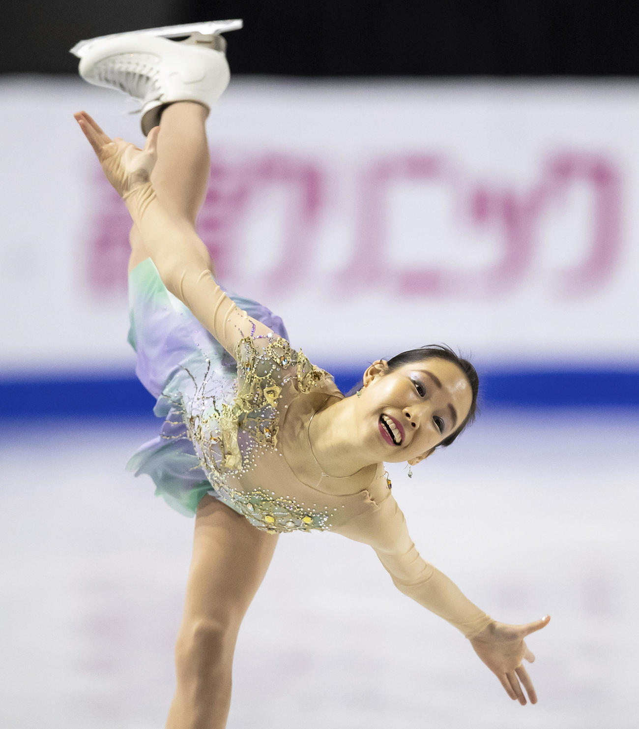 女子フリー　演技する三原舞依（AP）
