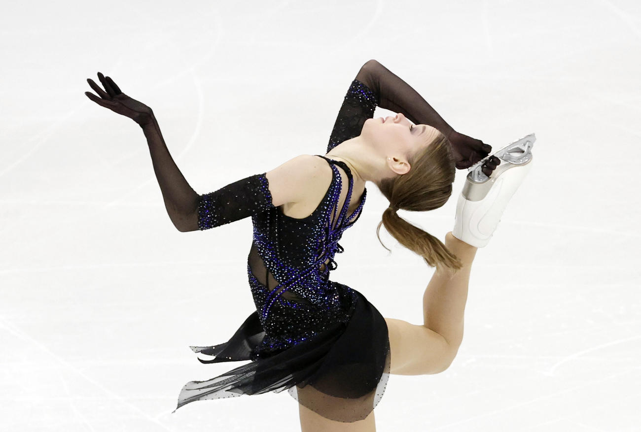 女子SP演技をするマイア・フロミフ（ロイター）