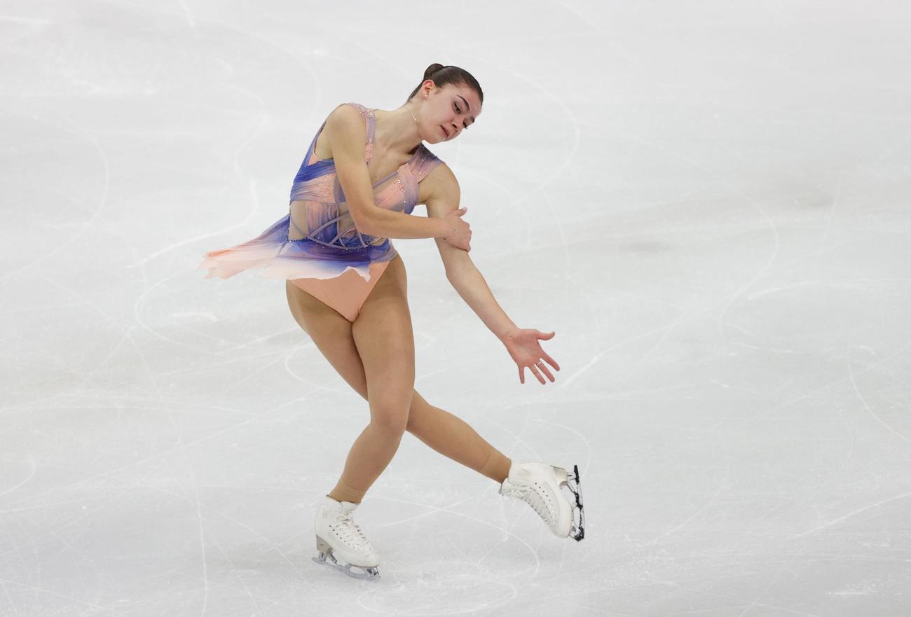 女子SP演技をするララ・ナキ・グットマン（ロイター）