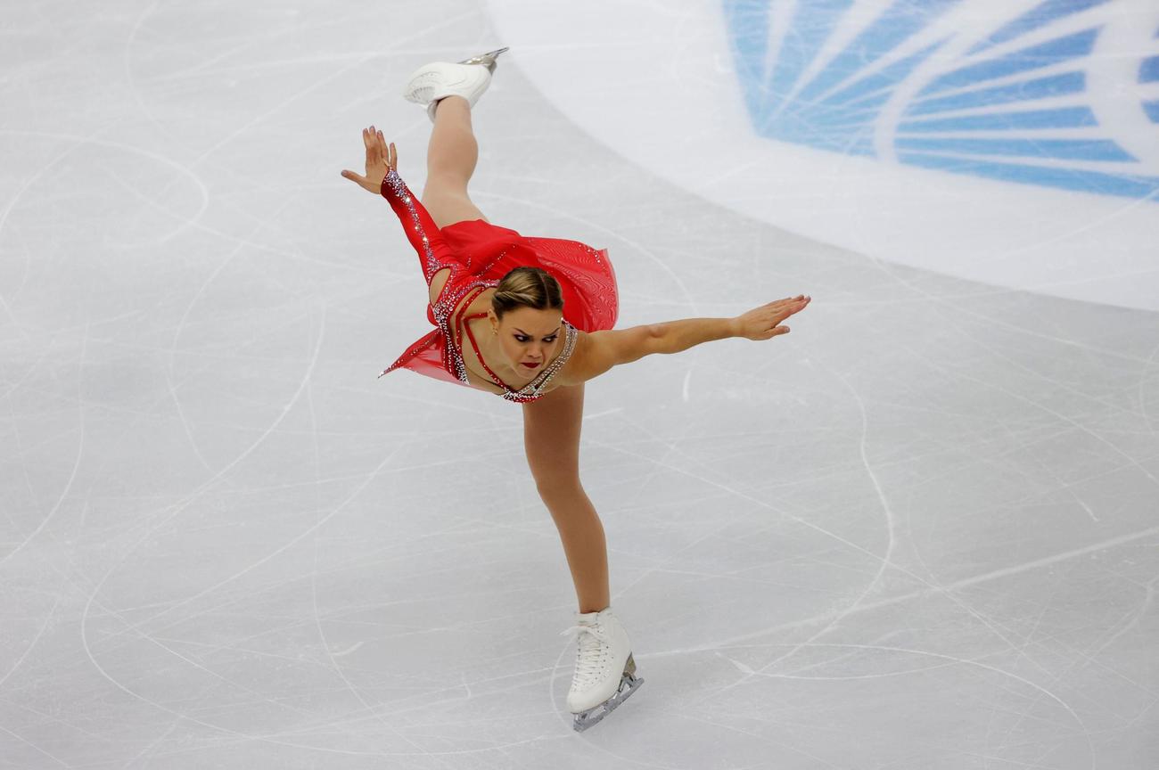 女子SP演技をするルナ・ヘンドリックス（ロイター）