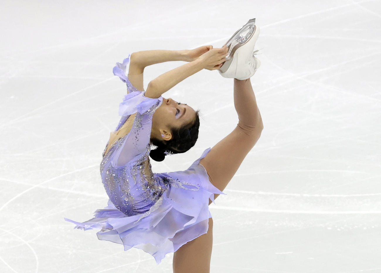 女子SP演技をする三原舞依（ロイター）