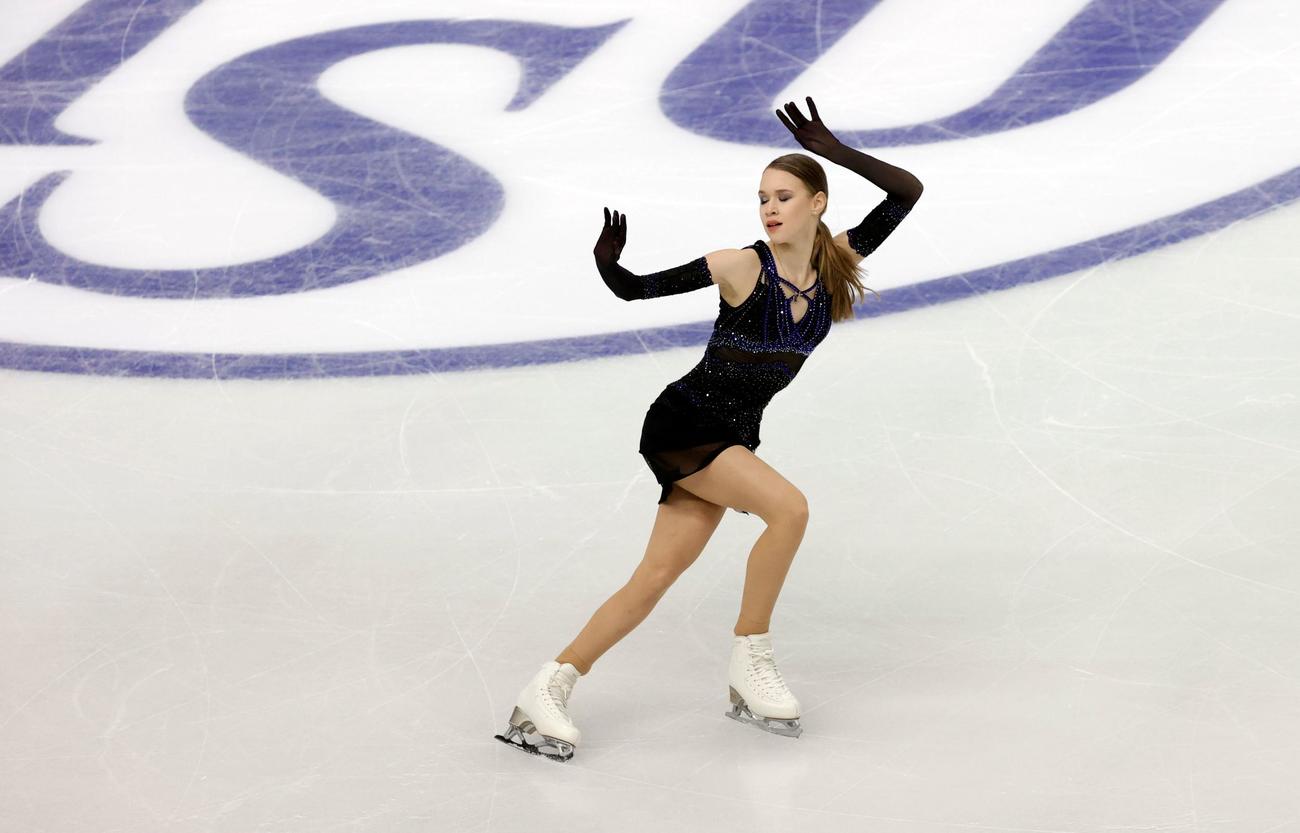 女子SP演技をするマイア・フロミフ（ロイター）