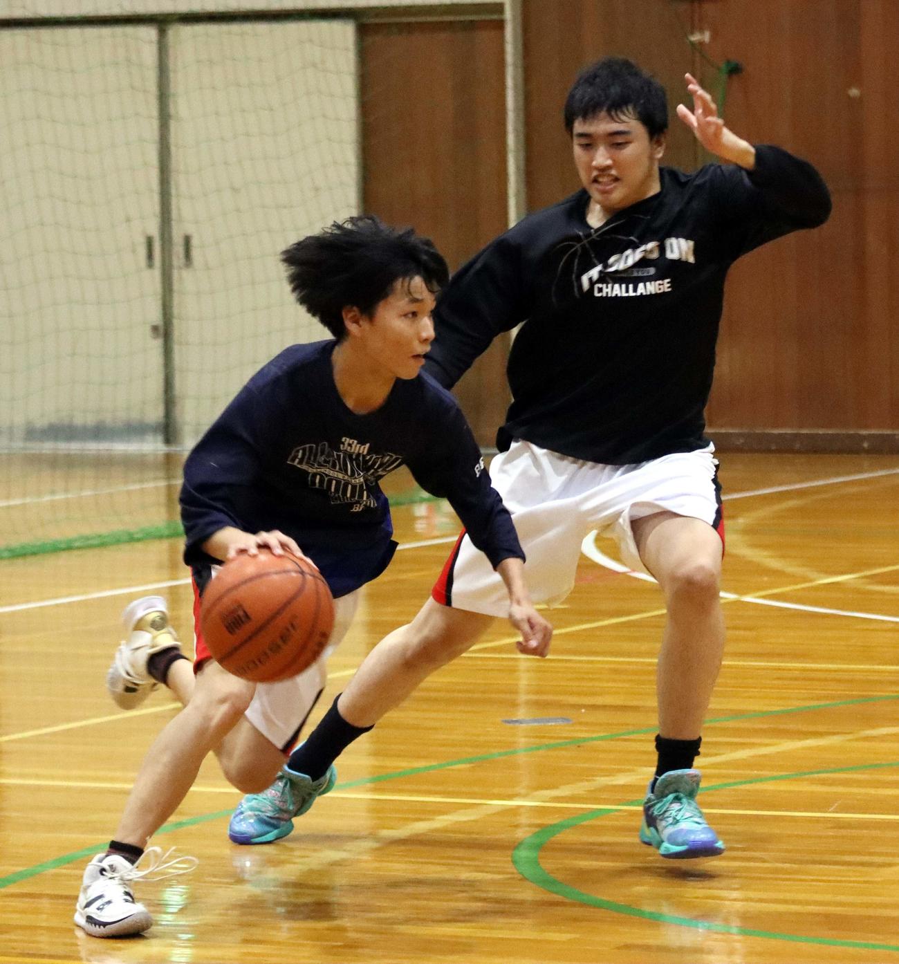 高校から本格的に競技を始め道大会へとけん引した倶知安の追立主将（右）（撮影・永野高輔）