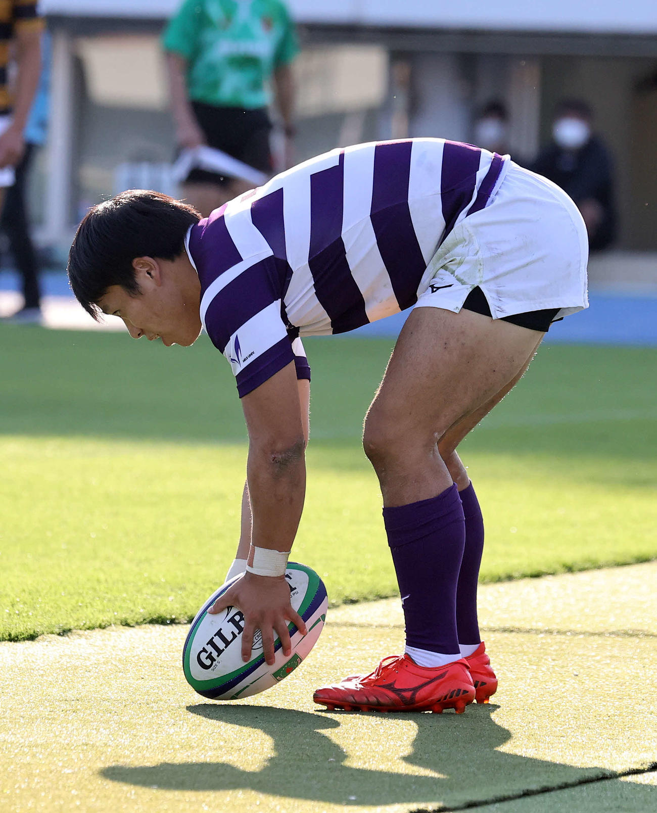 慶大対明大　後半、トライを決める明大WTB石田（撮影・鈴木正人）