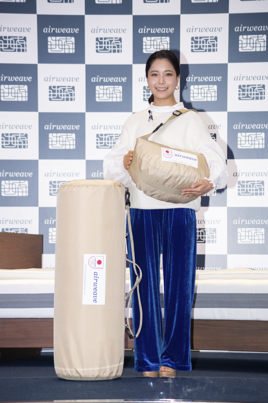 エアウィーブの発表会に出席したジャンプ女子の高梨