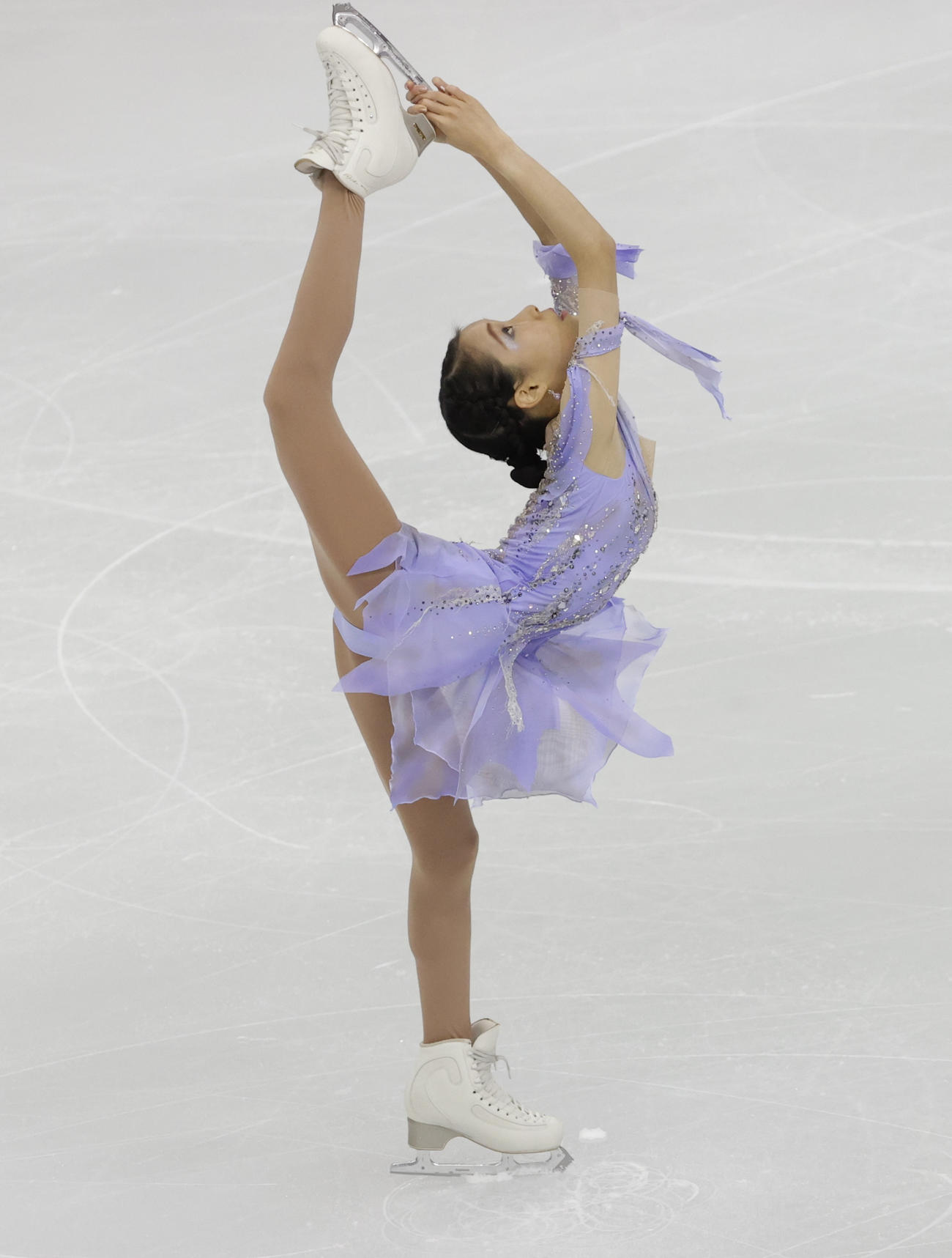 女子SP演技をする三原舞依（ロイター）