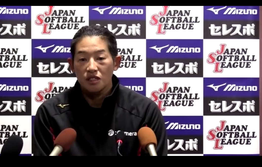 日本女子ソフトボールリーグ決勝トーナメントに向けて抱負を語る上野投手（撮影・平山連）