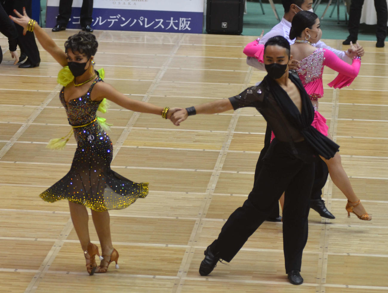 B級ラテンでリズムに乗った動きを見せて優勝した遠藤顕広（右）高橋奈津美組（撮影・吉池彰）