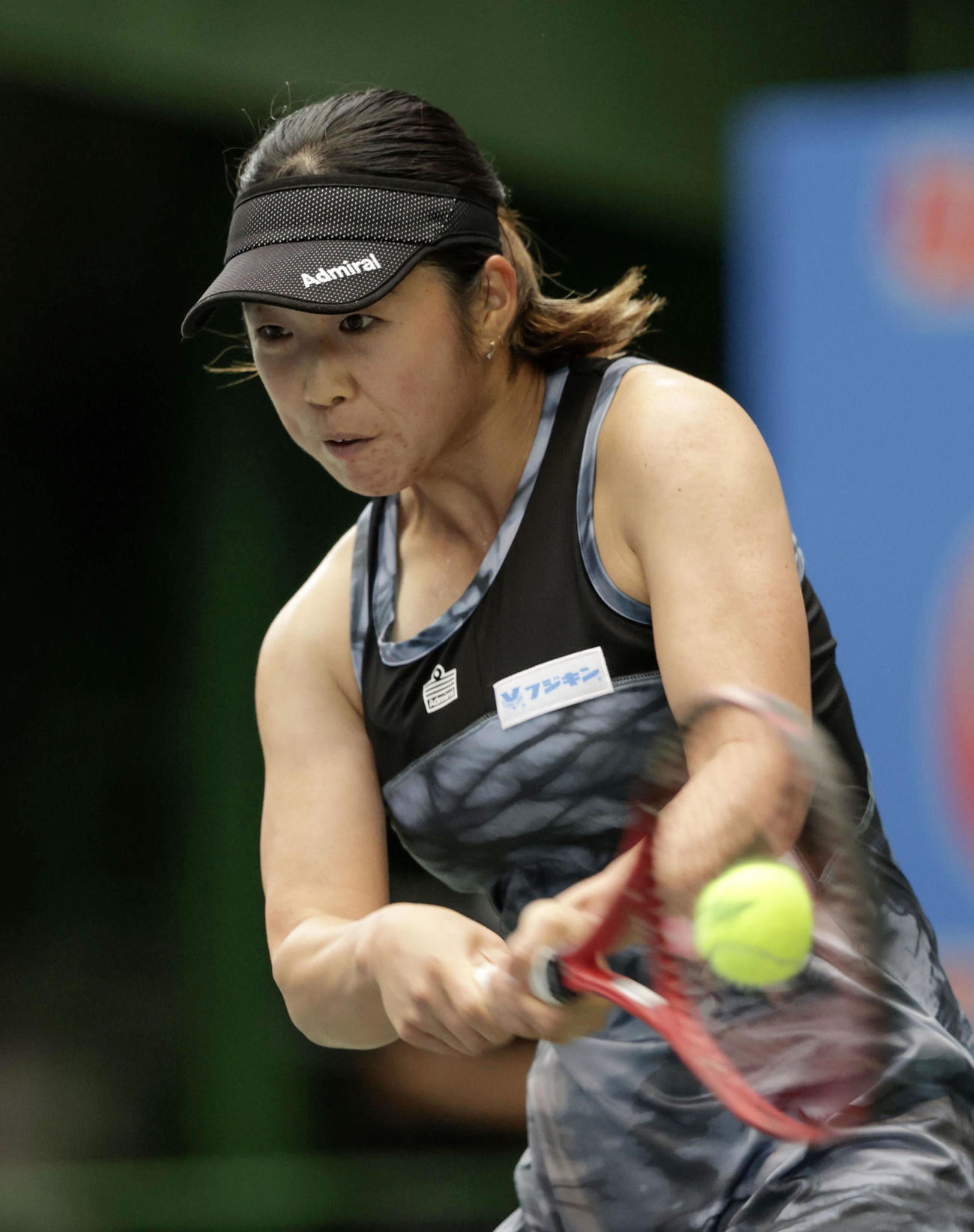 女子シングルスで優勝した川村茉那（共同）