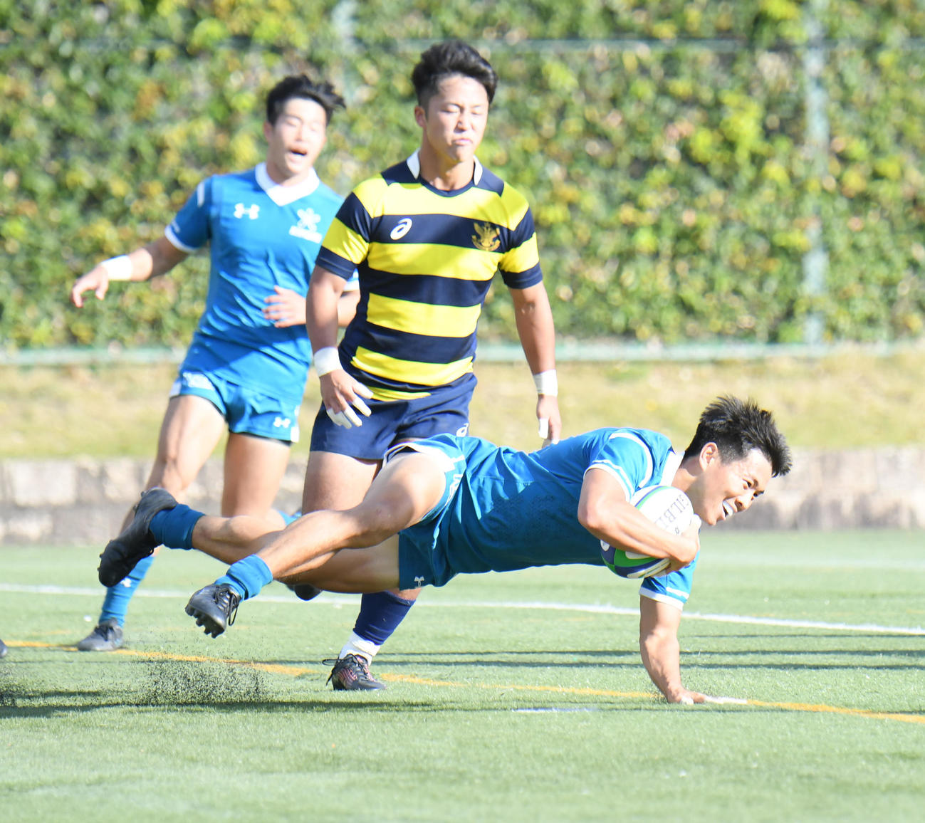 関西大学Aリーグ　近大対立命大　前半、近大SH松山がトライを決める（撮影・滝沢美穂子）