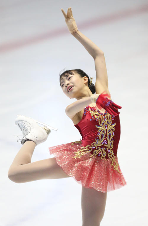 柴山歩 髪飾り落下のアクシデントもｖ フィギュア西日本選手権 フィギュア 日刊スポーツ