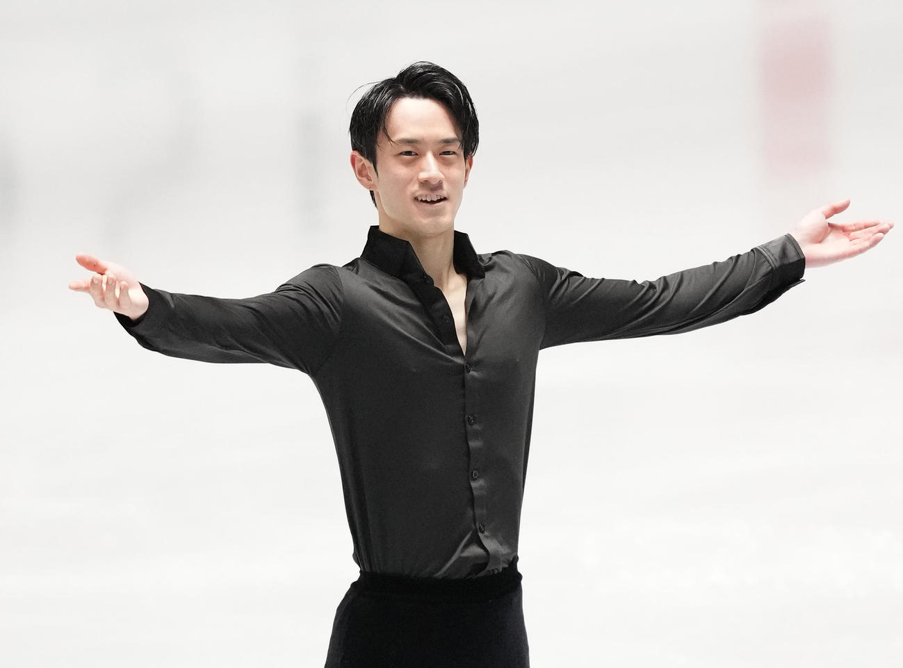 NHK杯男子SPの演技を終え、笑顔を見せる山本（撮影・菅敏）
