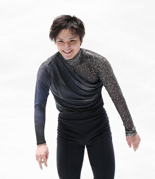 NHK杯男子SPの演技を終え、笑顔を見せる宇野（撮影・菅敏）
