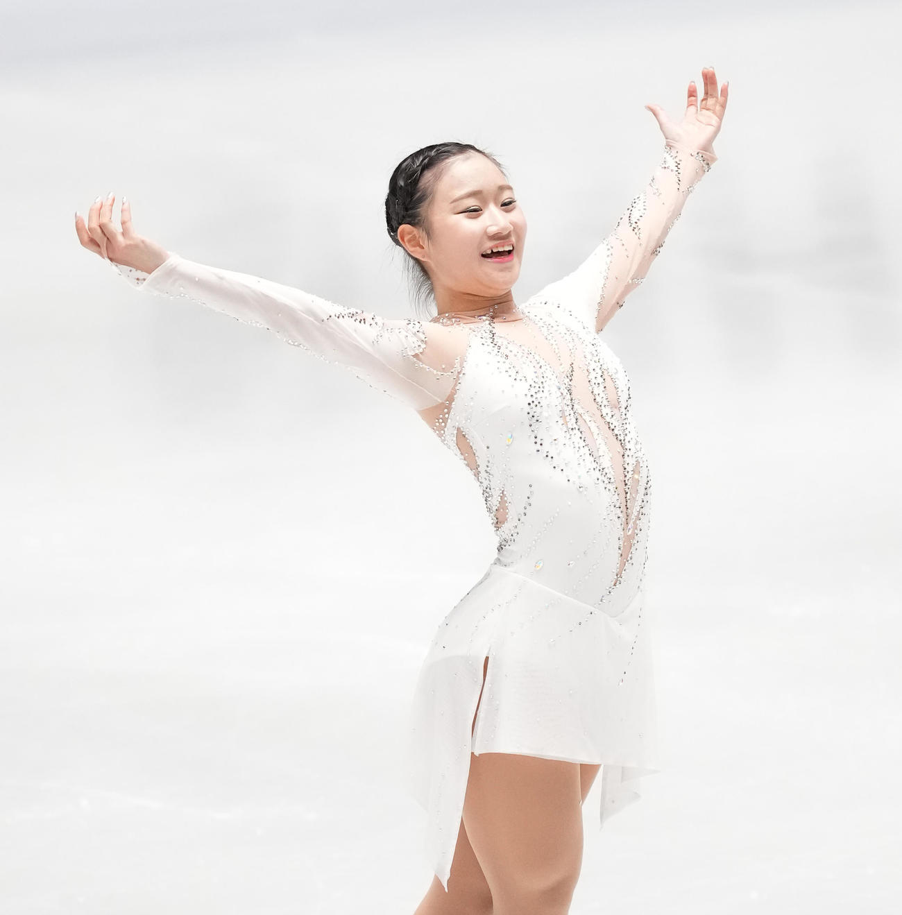 NHK杯女子SPの演技を終え、笑顔を見せる河辺（撮影・菅敏）