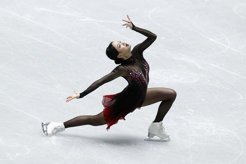 NHK杯女子SPで演技するイム・ウンス（ロイター）