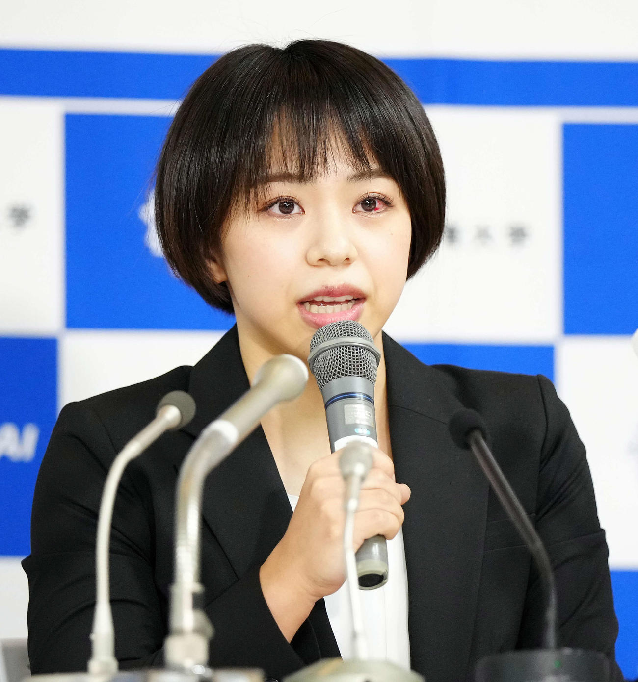 引退会見に臨む体操女子ゆかで東京五輪銅メダルの村上（撮影・江口和貴）