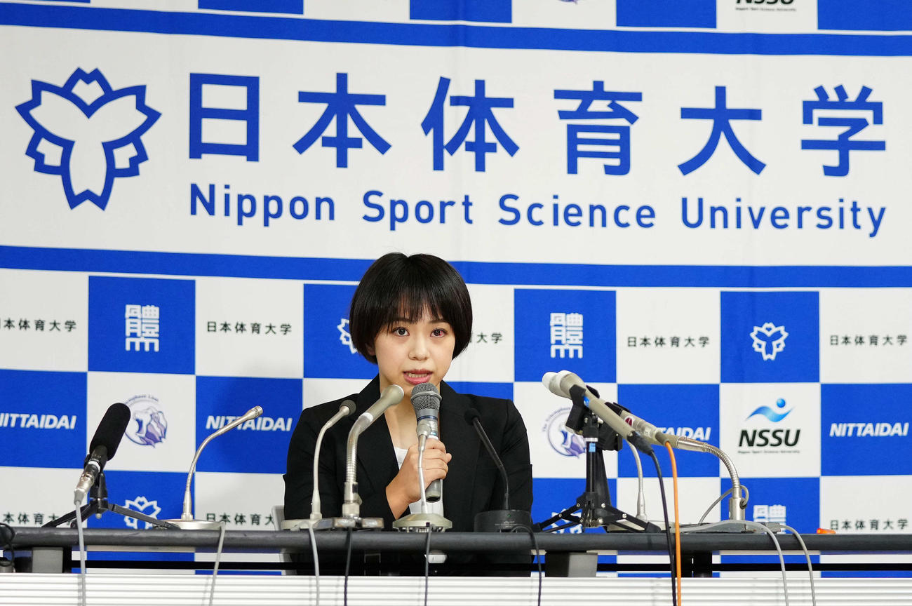 引退会見に臨む体操女子ゆかで東京五輪銅メダルの村上（撮影・江口和貴）