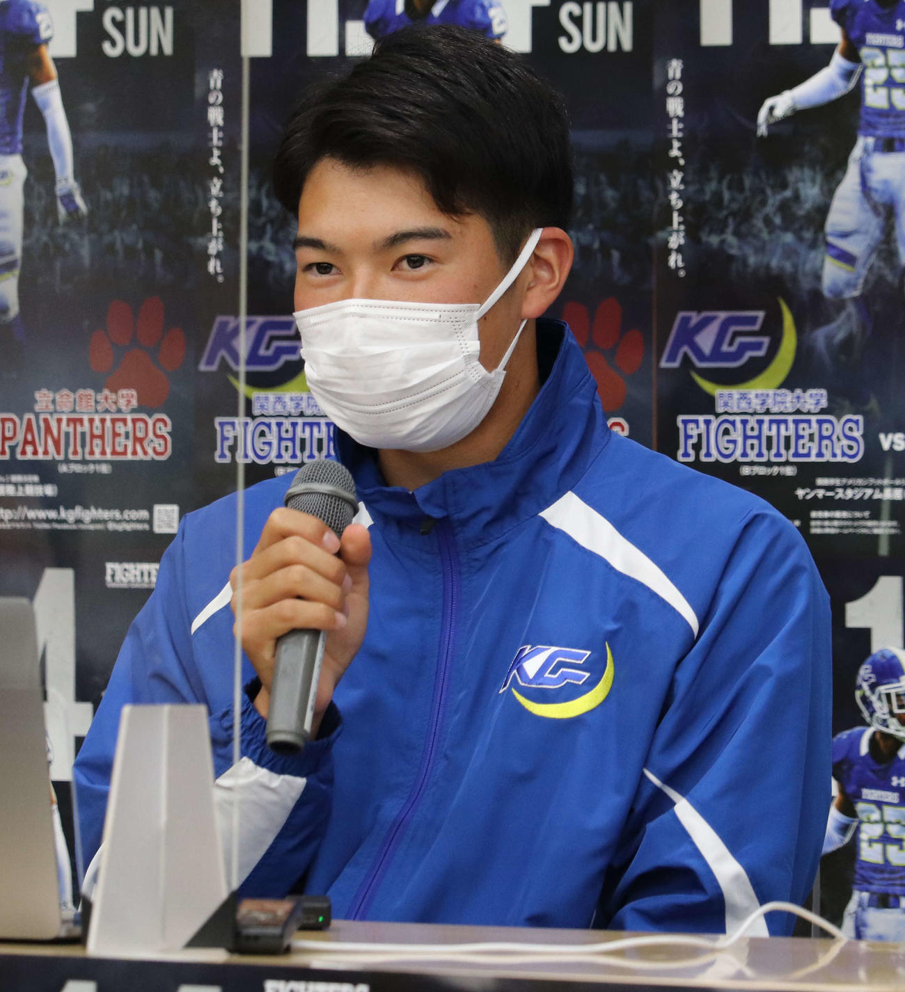 記者会見に参加した関学大QB鎌田陽大（はると、2年）（撮影・三宅ひとみ